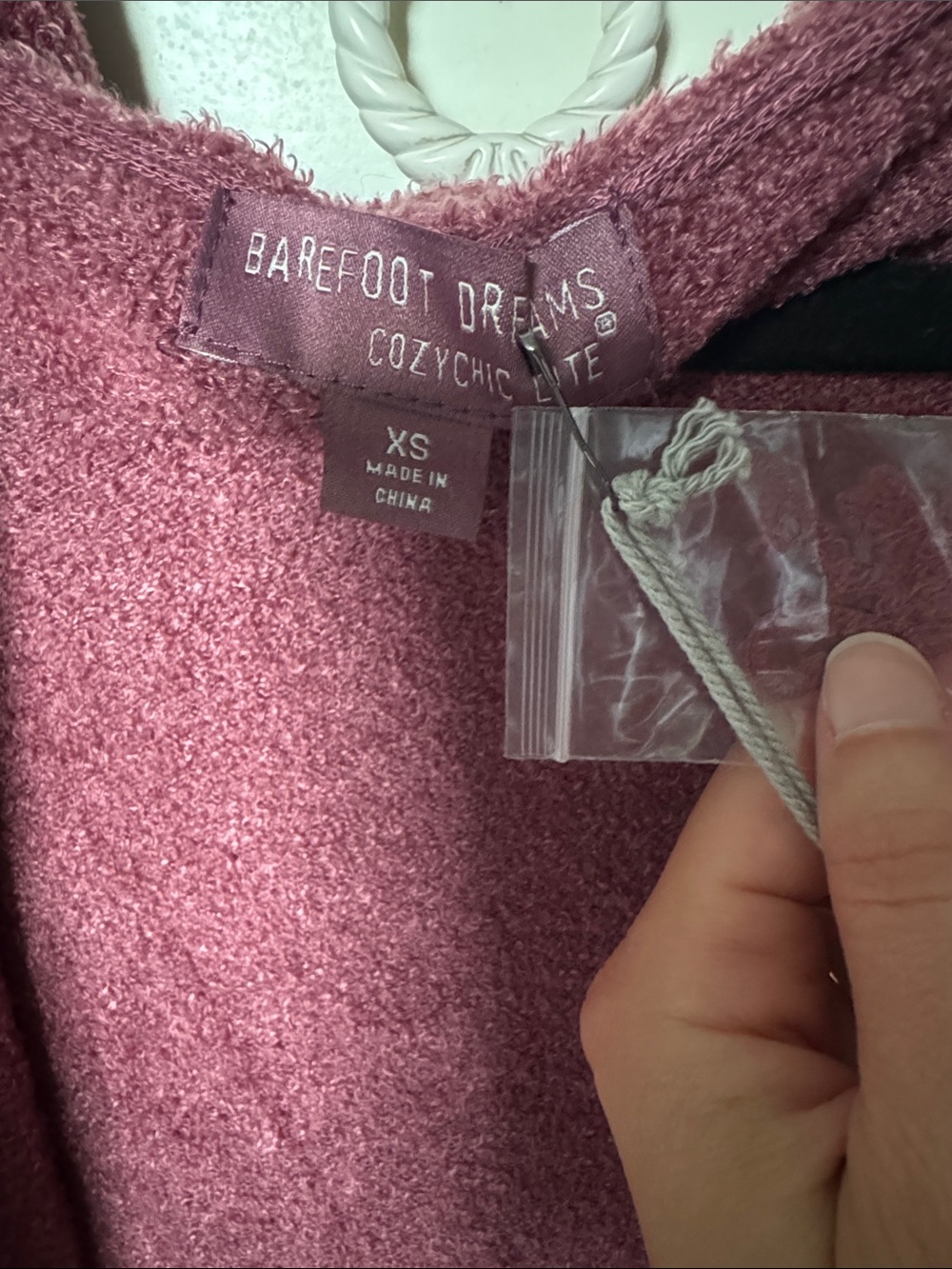 ✴️NWT✴️ Barefoot Dreams Open-Front Hooded Cardigan in Berry - Picture 4 of 6